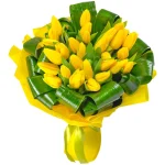 Букет из 25 тюльпанов с зеленью